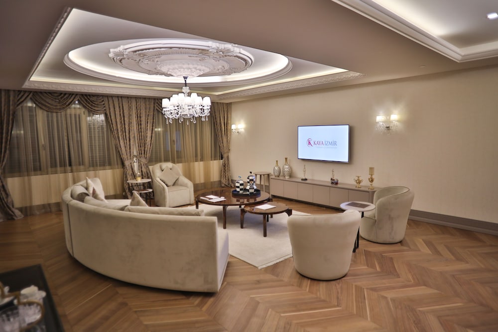 Royal Residence - Photo 3