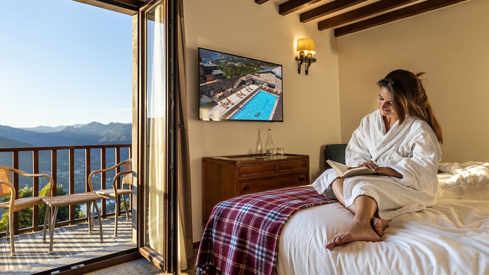 Superior Double or Twin Room, Balcony, River View photo 1