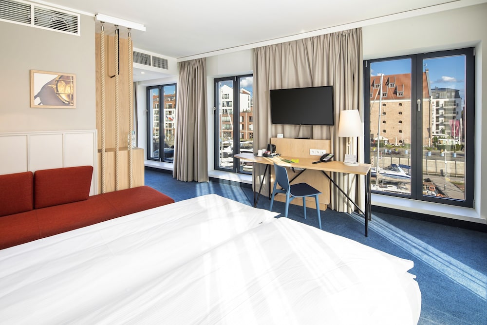 Premium Room, 1 Queen Bed, River View - Photo 11