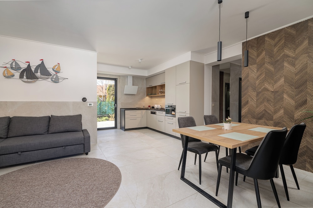 Apartment, 2 Bedrooms, Ground Floor photo 3