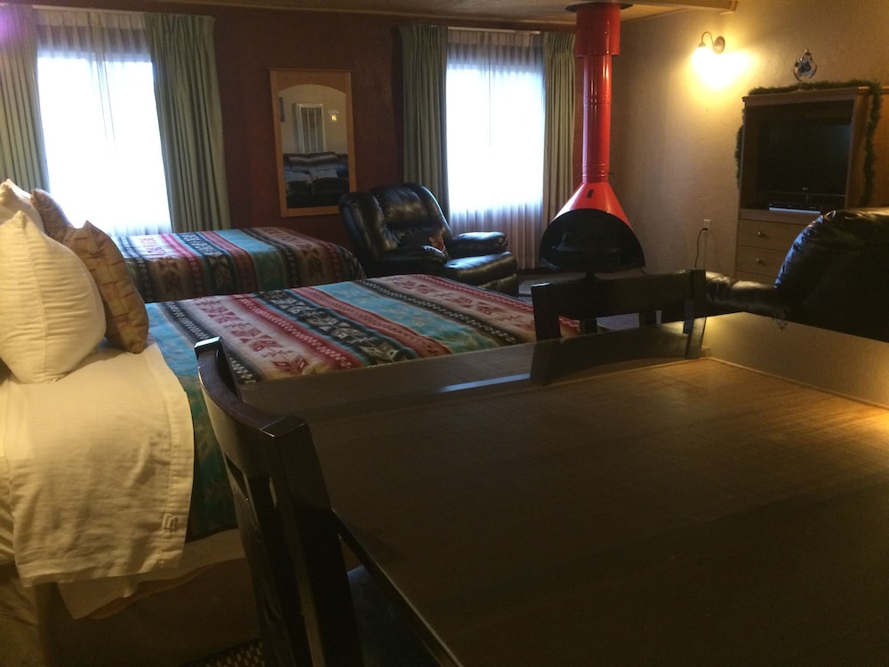 Suite, 2 Queen Beds, Fireplace (Upstairs Room) photo 2