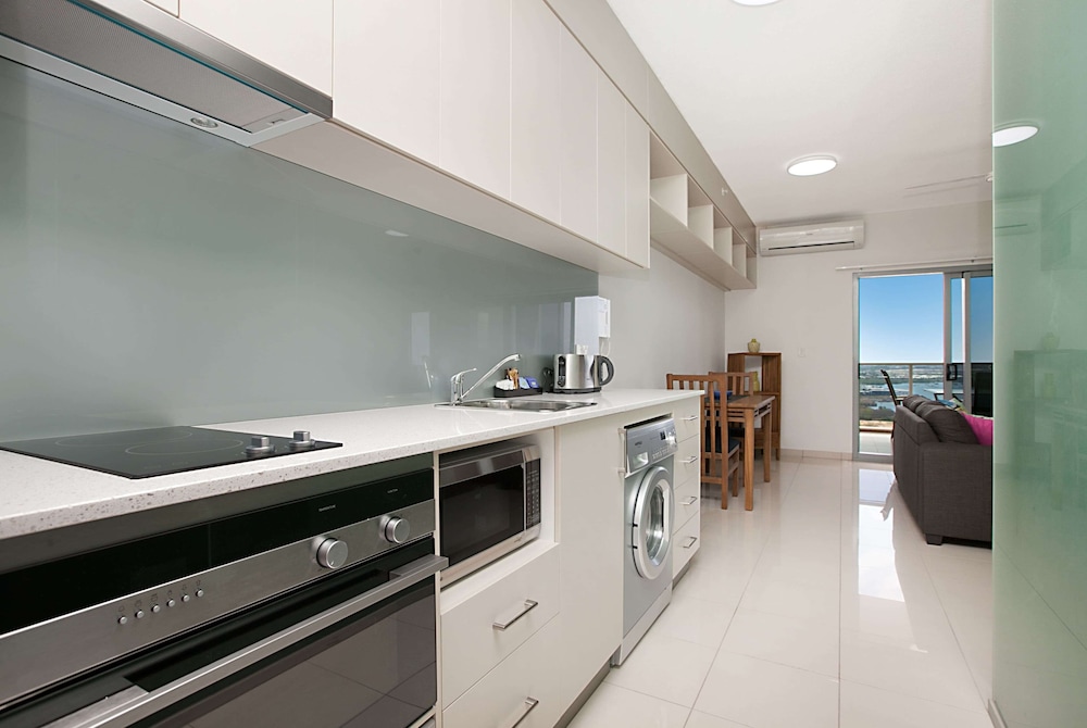Executive Harbour View Apartment thumbnail 5
