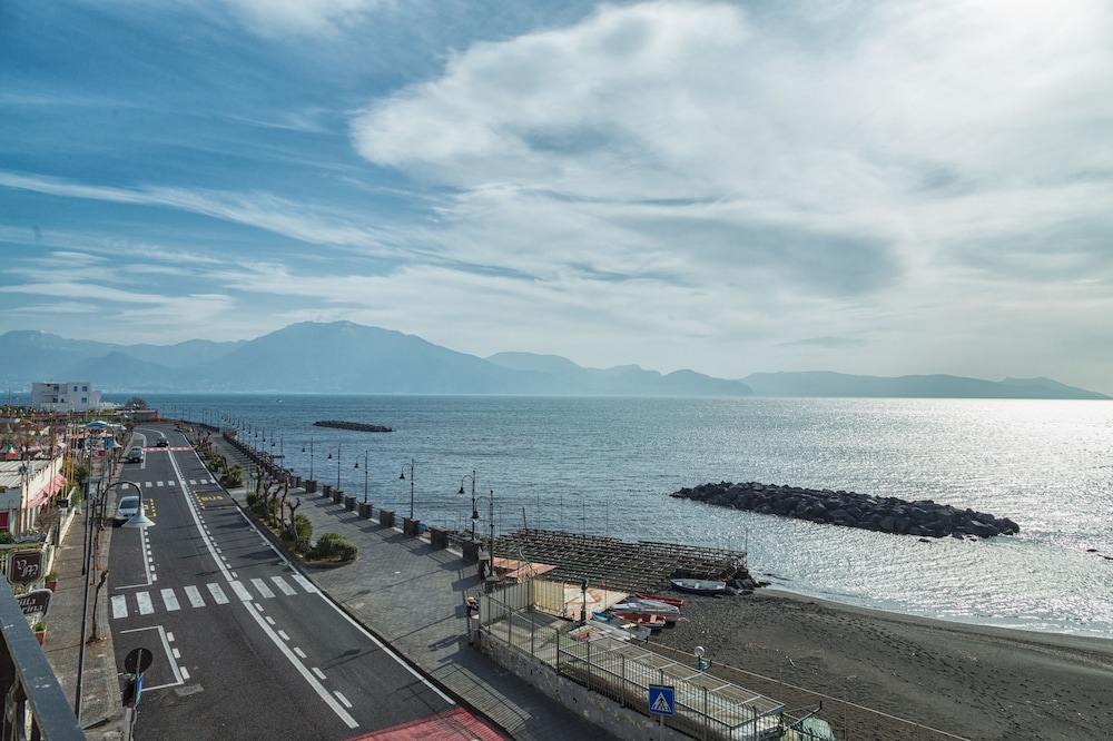 Standard Double or Twin Room, Partial Sea View photo 2