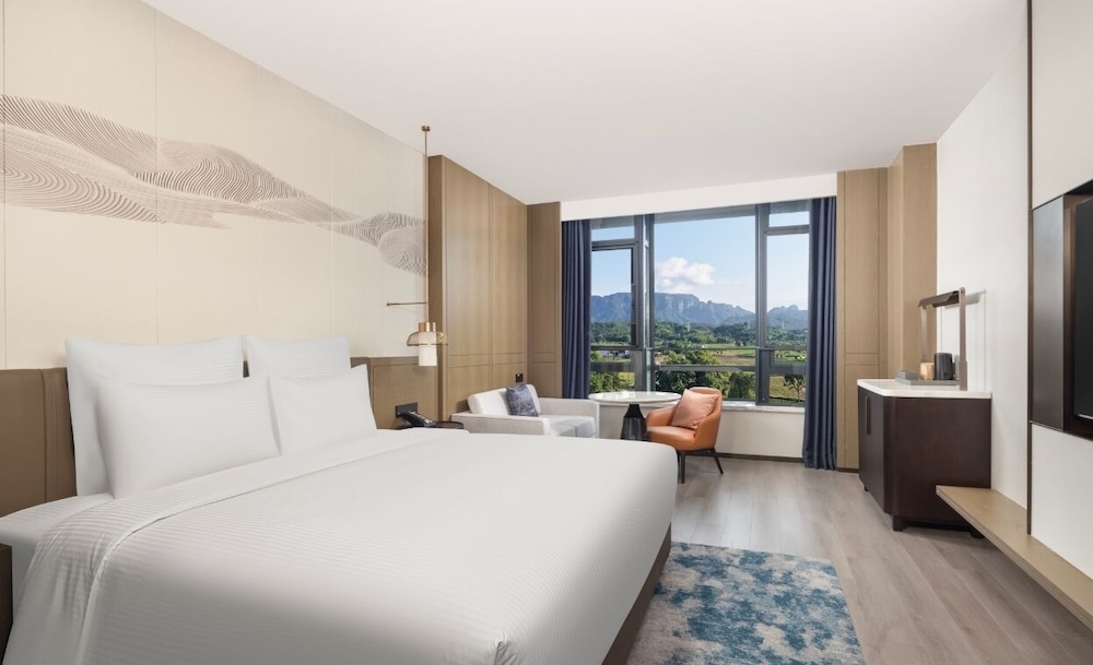 Superior Room, 1 King Bed photo 1