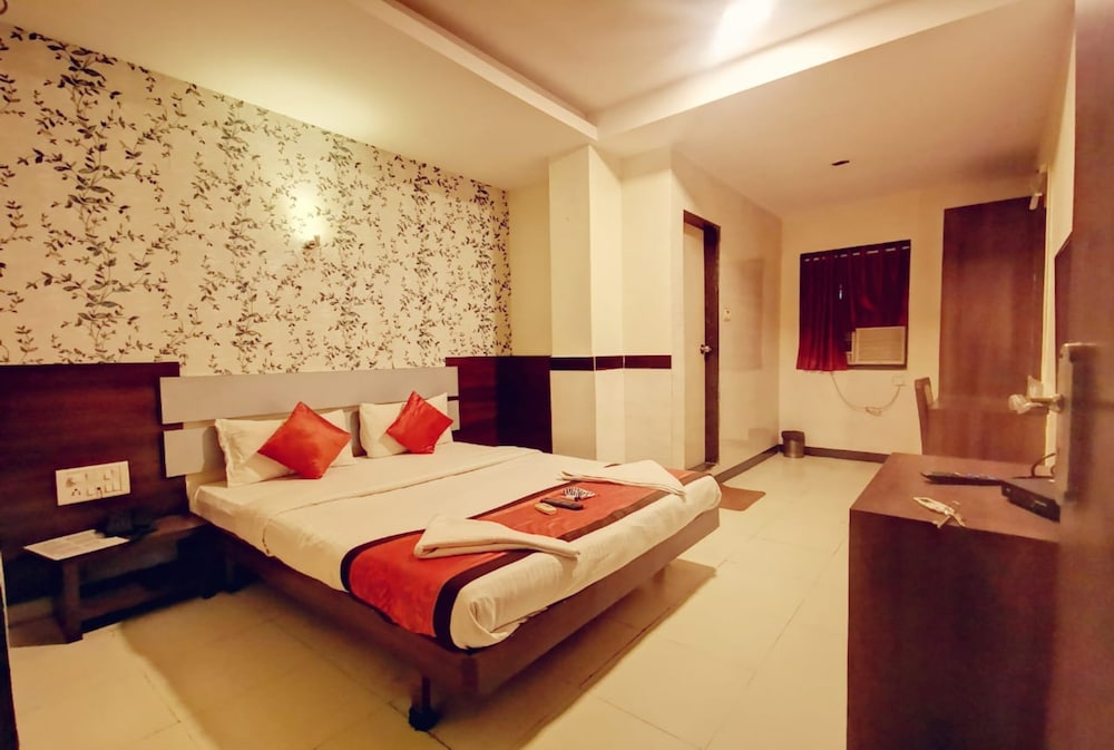 Deluxe Room (A/C)