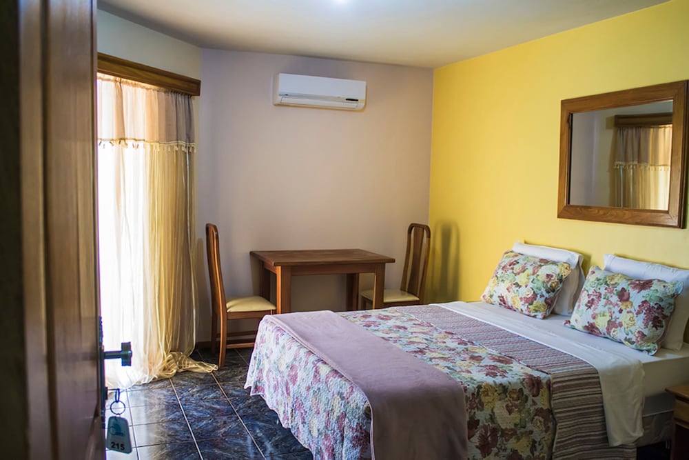Deluxe Room - Photo 5