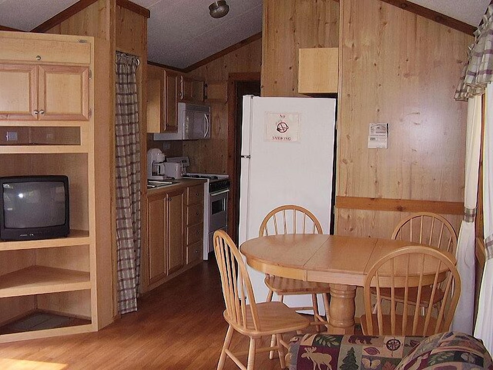 Cottage, 1 Queen Bed with Sofa bed, Non Smoking, Kitchen (Linens not Provided) photo 2