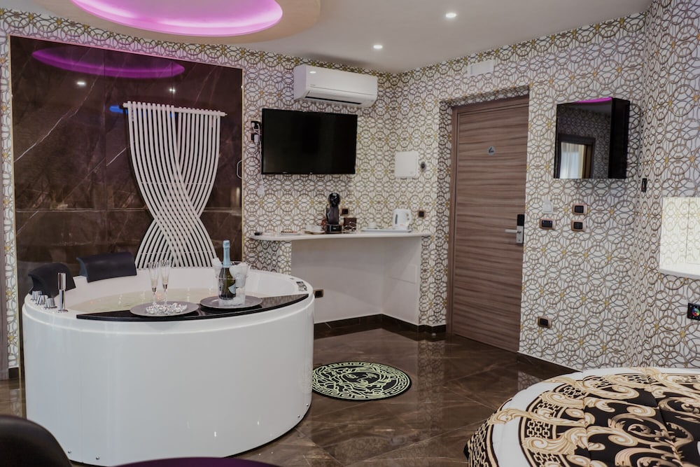 Luxury Suite photo 1