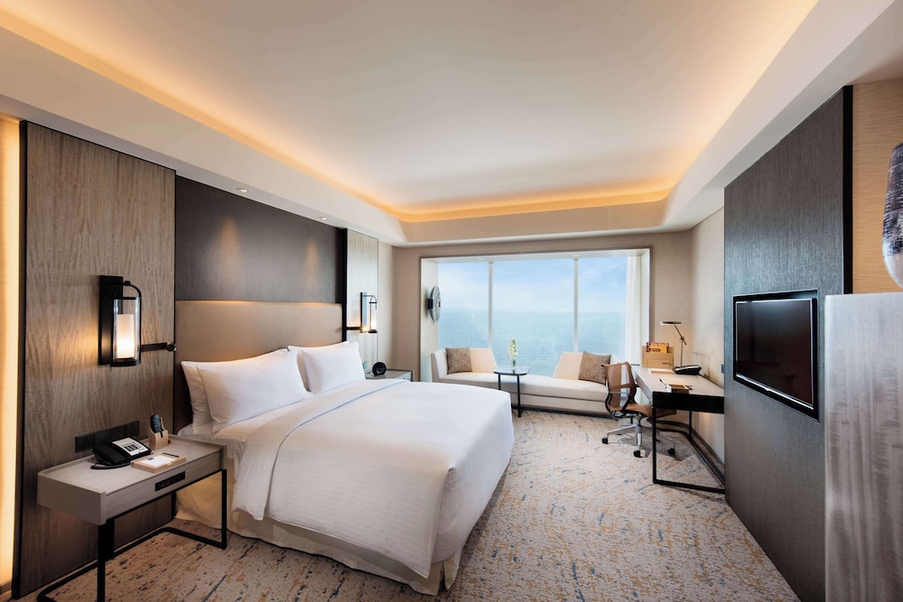 Bay View King Accessible Deluxe Room