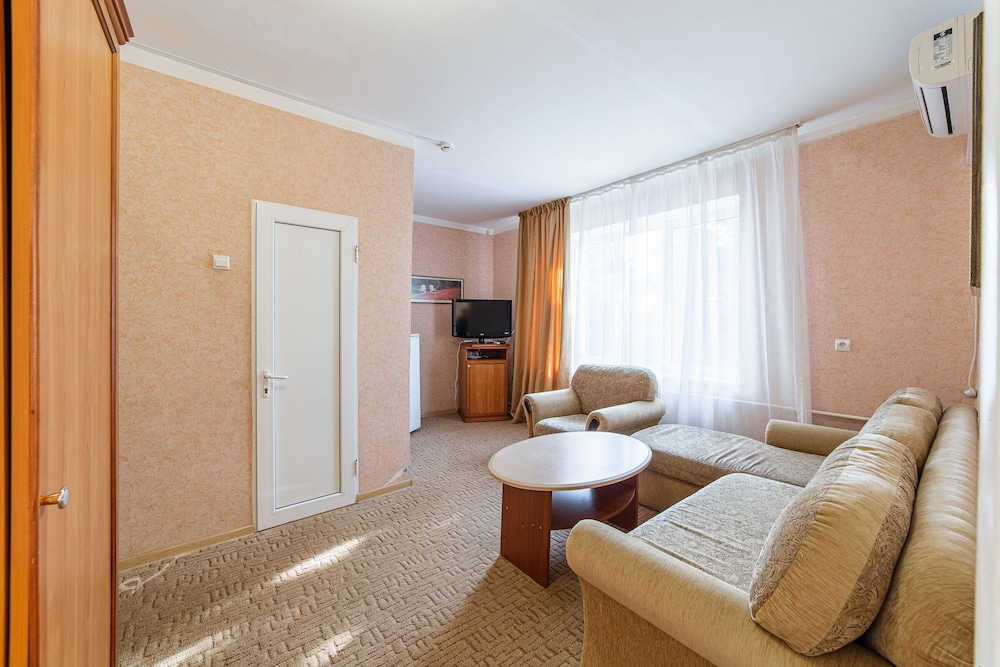 Family Room (Bldg. 1) photo 2