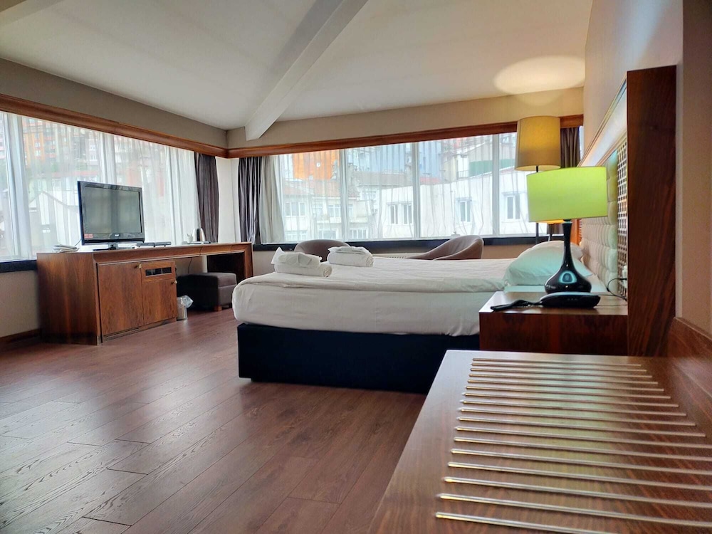 Executive Room, 1 Queen Bed photo 2