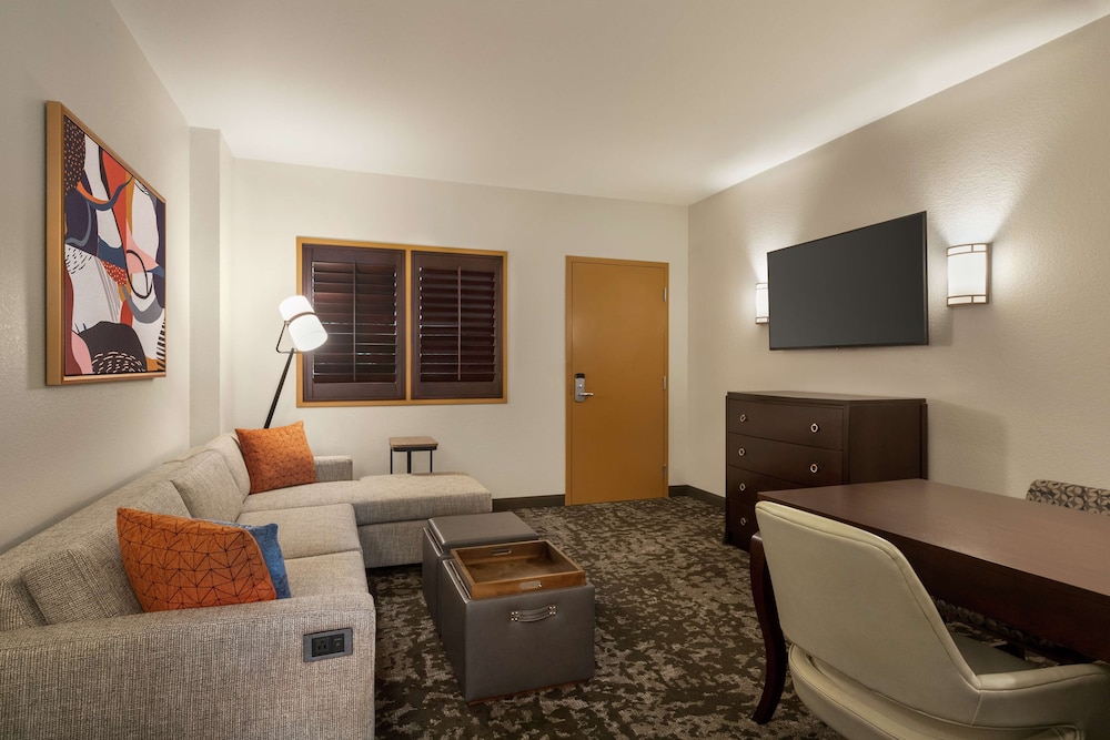 Premium Suite, 1 Bedroom, Accessible, Non Smoking (Roll-in Shower) - Photo 3