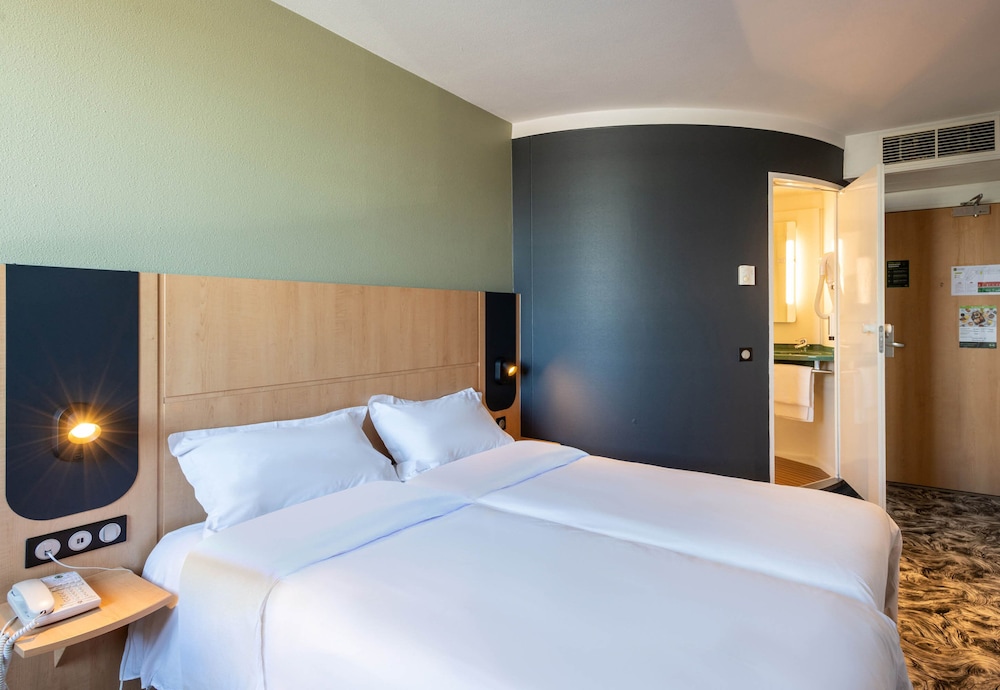 Twin Room, Non Smoking - Photo 1