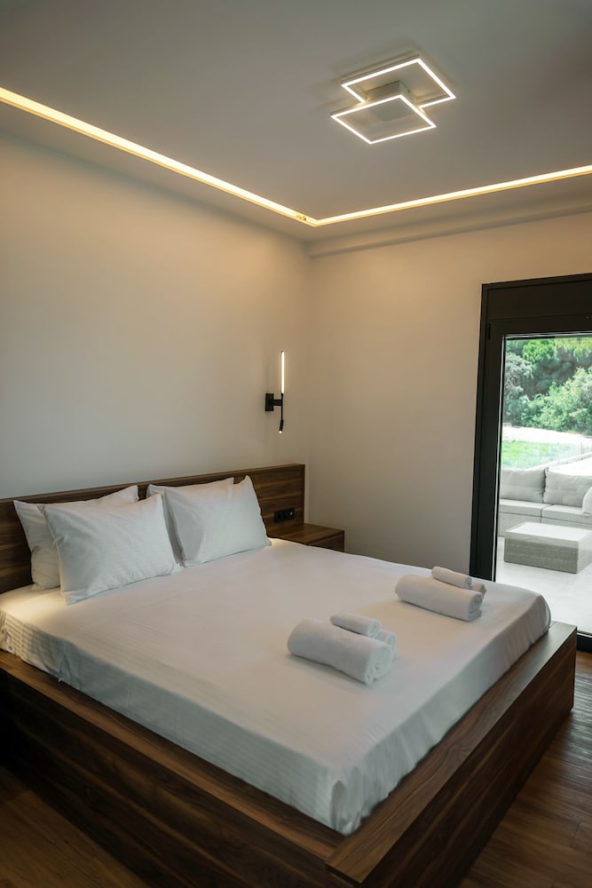Deluxe Double Room- Private Terrace with Forrest and Sea View - Photo 8