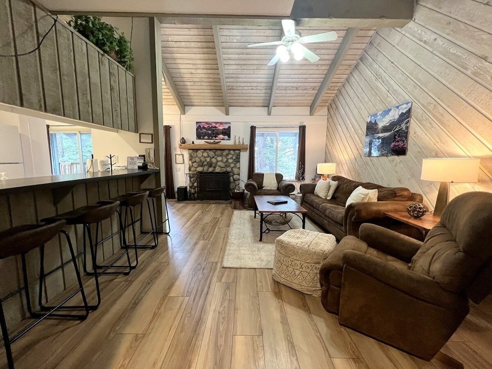 Condo, 2 Bedrooms