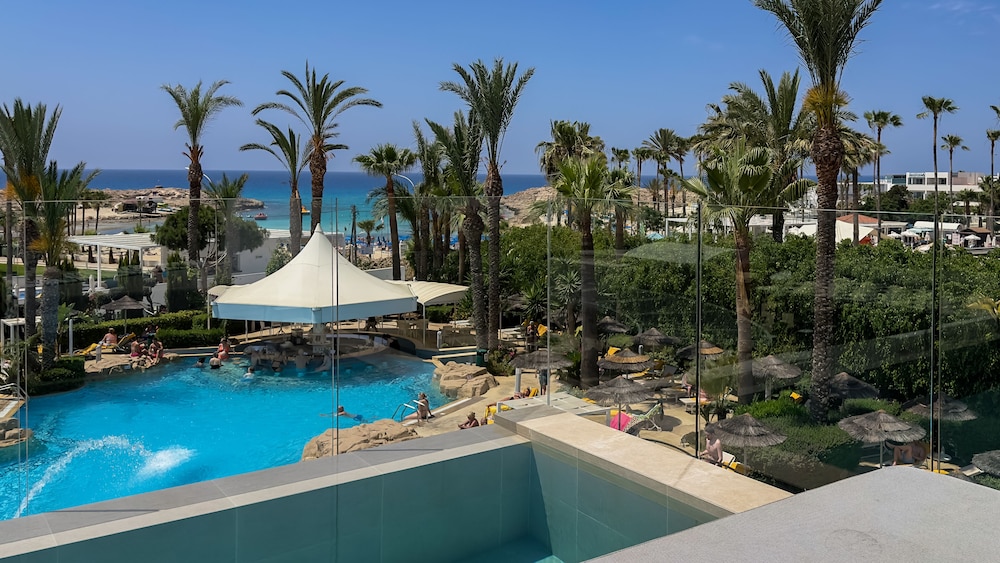 Signature Swim up Room Sea view, Pool view - Photo 6