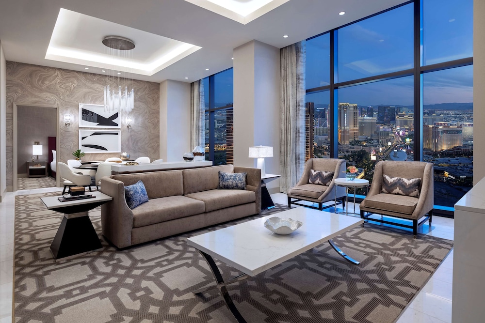 Entertainment Suite, 1 Bedroom, City View, (1 King Bed) - Photo 2