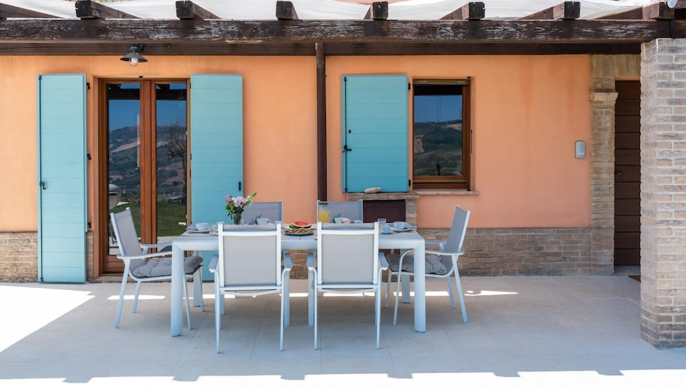 Villa photo 3