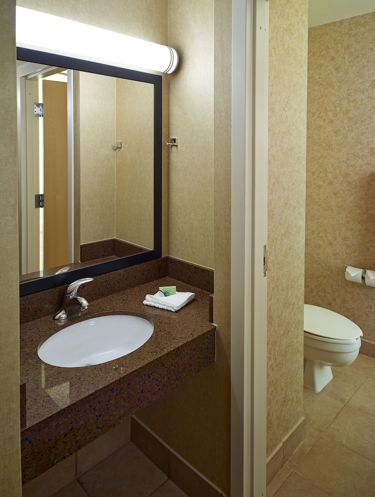 Premium Room, 2 Queen Beds, Non Smoking - Photo 2