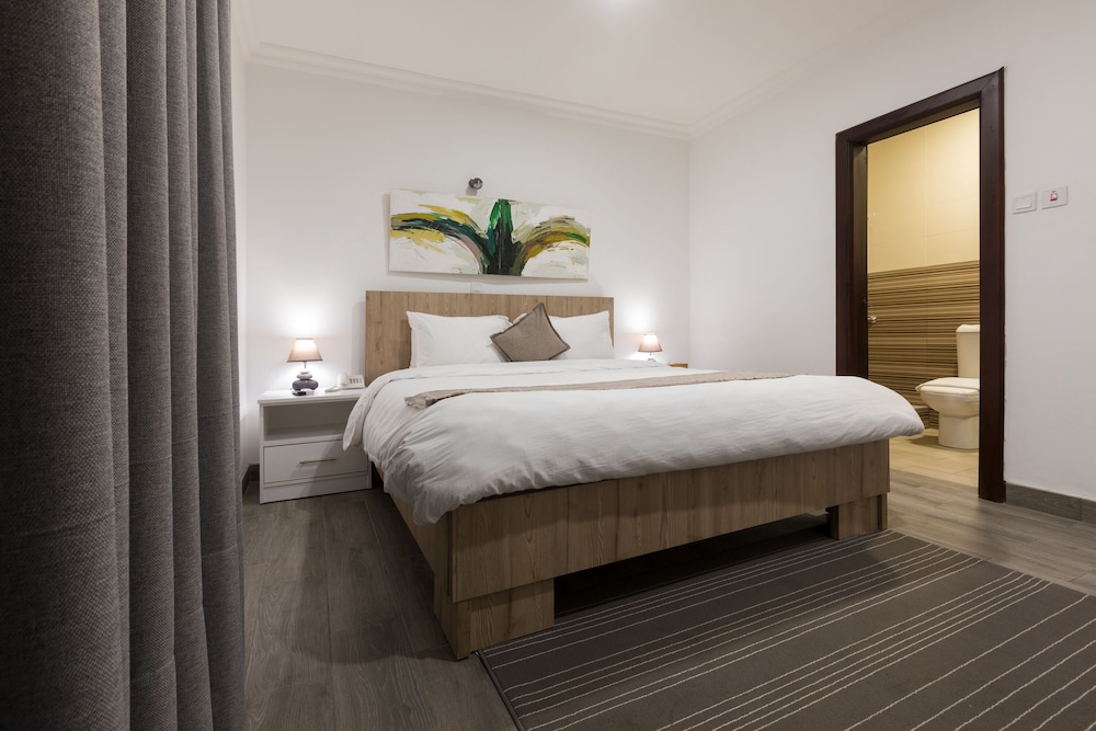 Standard Room, 1 Queen Bed, Refrigerator, Garden Area