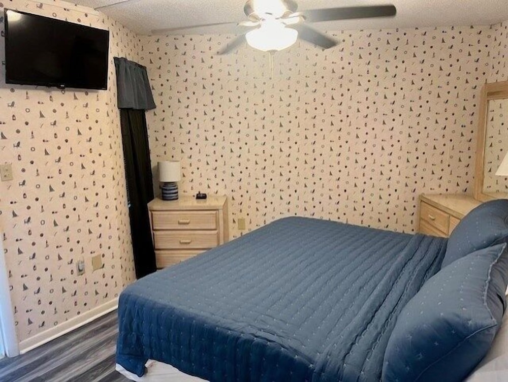 Condo, 2 Bedrooms photo 3