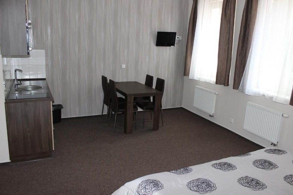 Basic Apartment photo 1