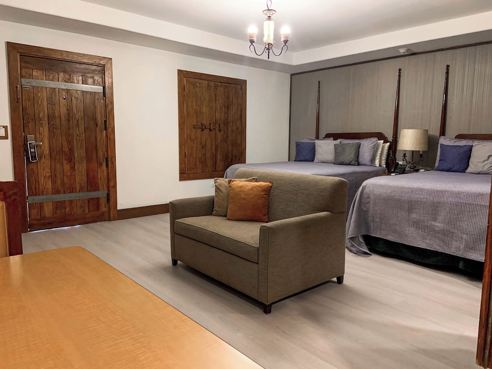 Family Studio, 2 Queen Beds, Terrace, Poolside photo 1