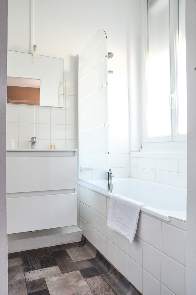 Twin Room - Photo 2
