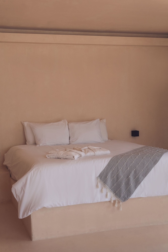 Deluxe Room, Pool View
