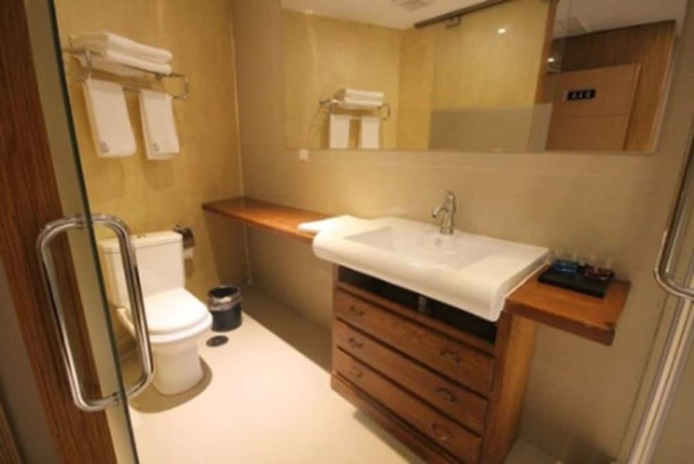 Basic Double Room photo 2