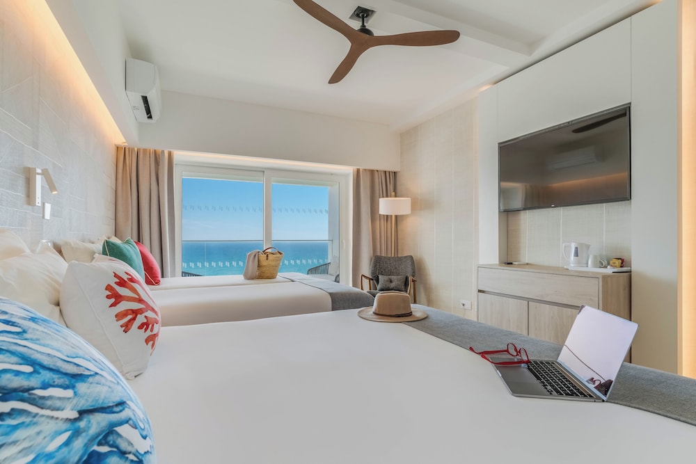 Family Room, Sea View (Superior) - Photo 1