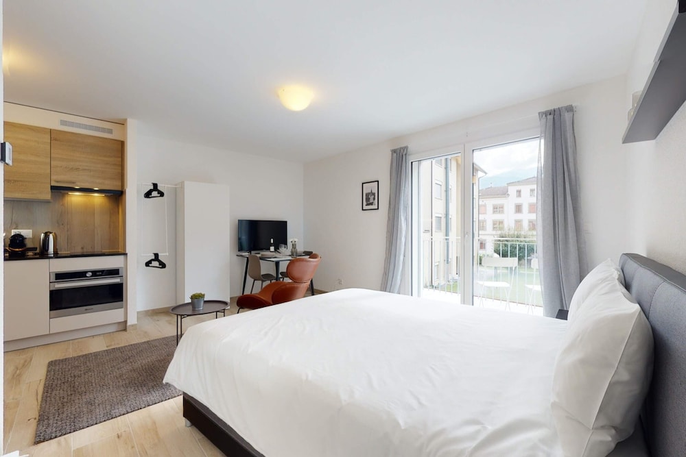 Basic Studio, 1 Queen Bed