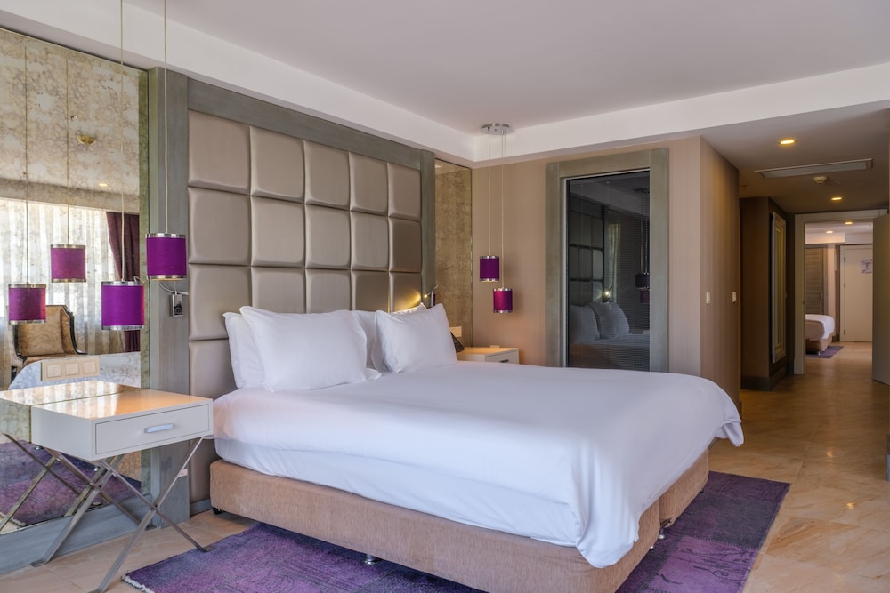 Family Suite, 1 King Bed With Sofa Bed, Sea View photo 3