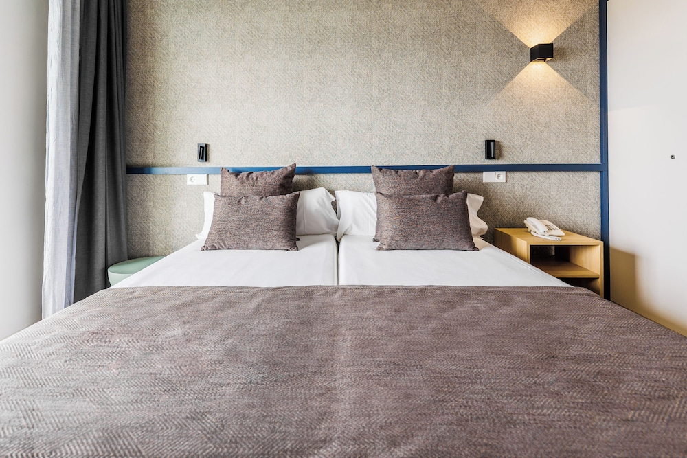 Superior Double or Twin Room, Balcony (2 Adults + 1 Child) - Photo 3