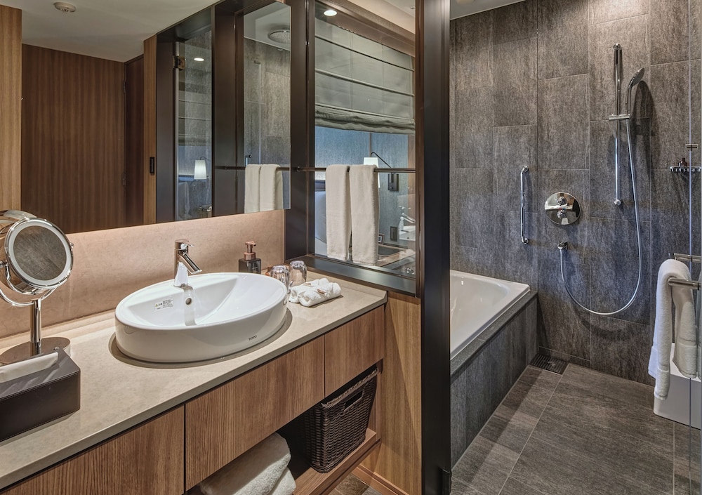 Superior Twin Room, Non Smoking (on High Floor, 3 Guests with Sofa Bed) - Photo 4