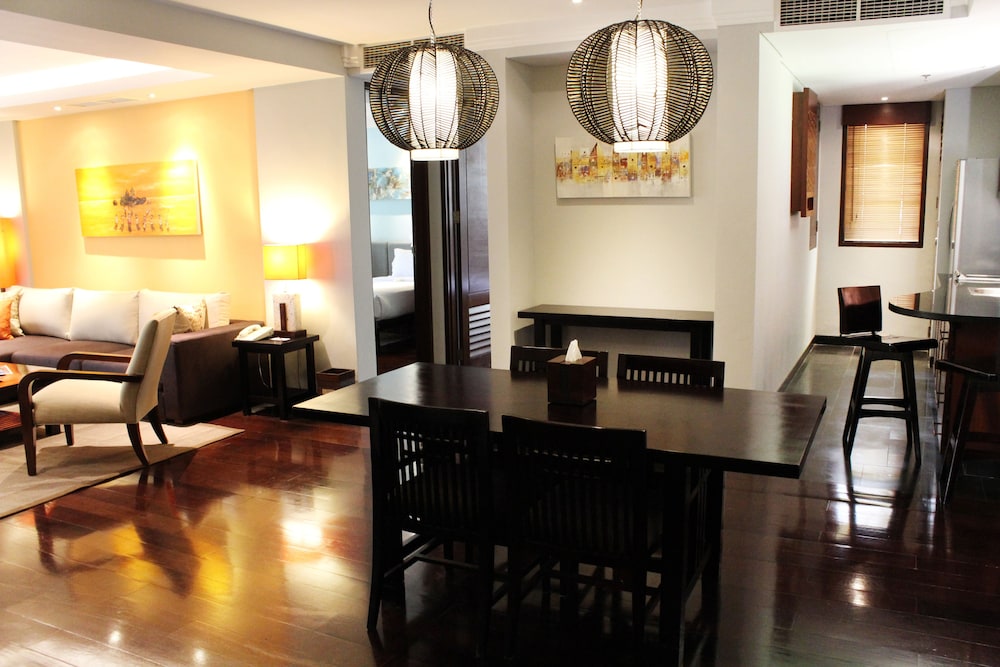 Suite, 1 Bedroom, Balcony - Photo 5