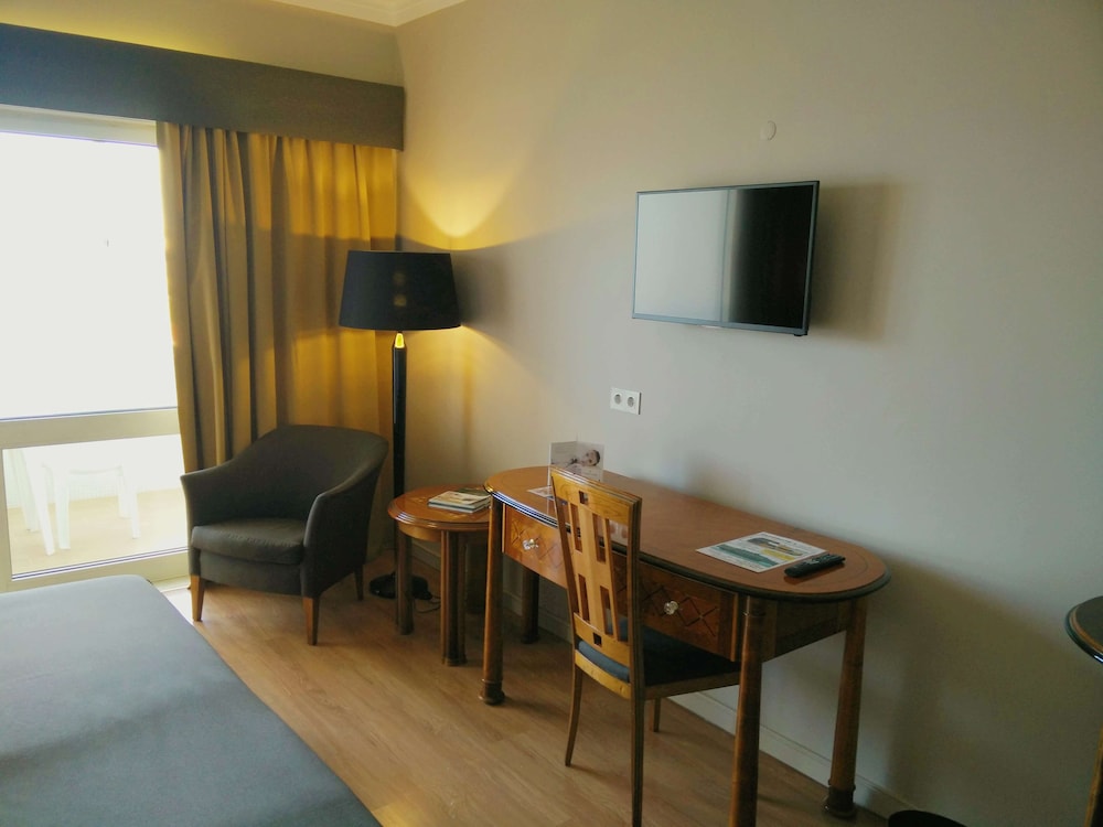 Superior Room, 1 Queen Bed, Balcony, Sea View - Photo 12