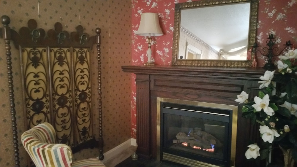 Executive Room, 1 King Bed, Fireplace (Italian Suite) photo 3