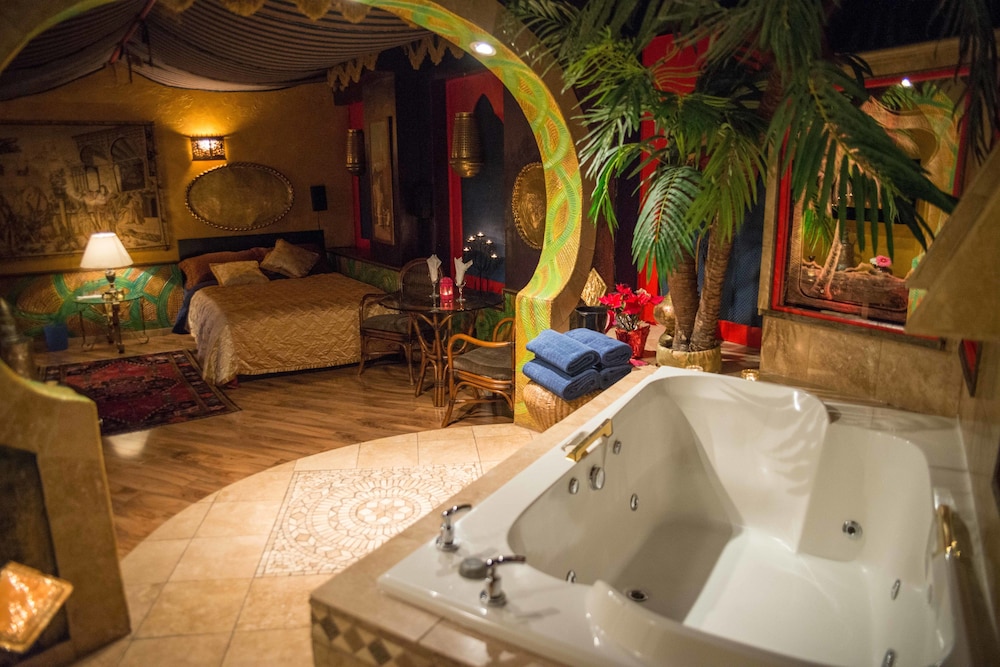 Suite, Hot Tub photo 2