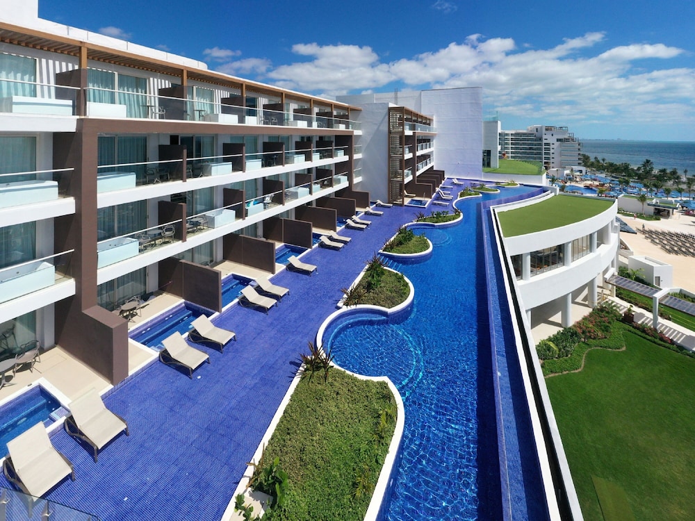 Luxury Junior Suite Ocean Front Swim Out Diamond Club - Photo 17