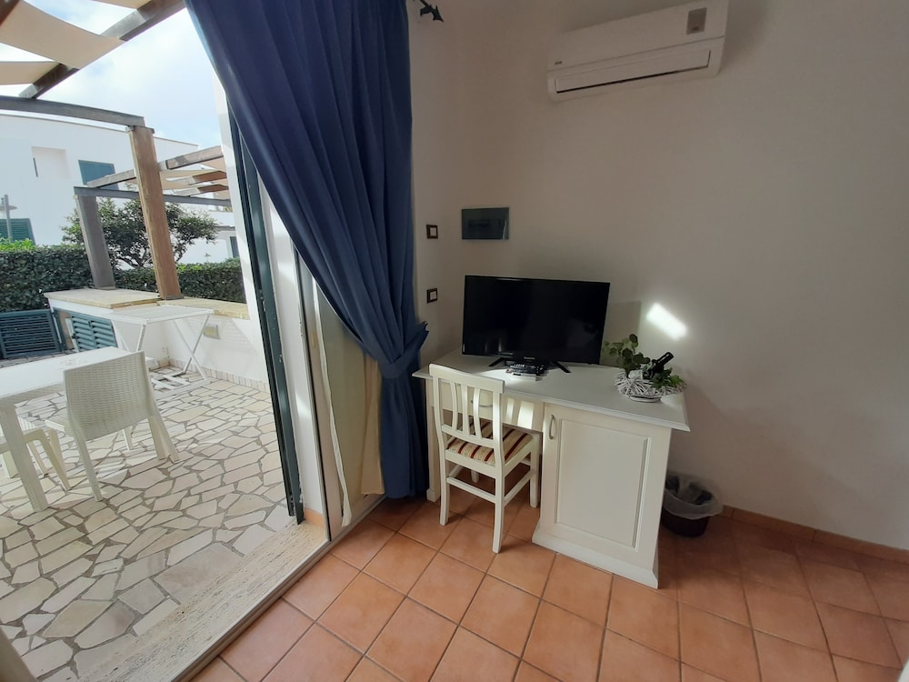 Deluxe Double Room - Photo 12