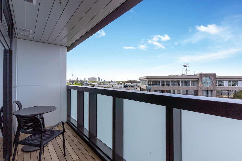 Deluxe Apartment, 1 Bedroom, Kitchen (Top Floor, Non-Motorway Facing) - Photo 11