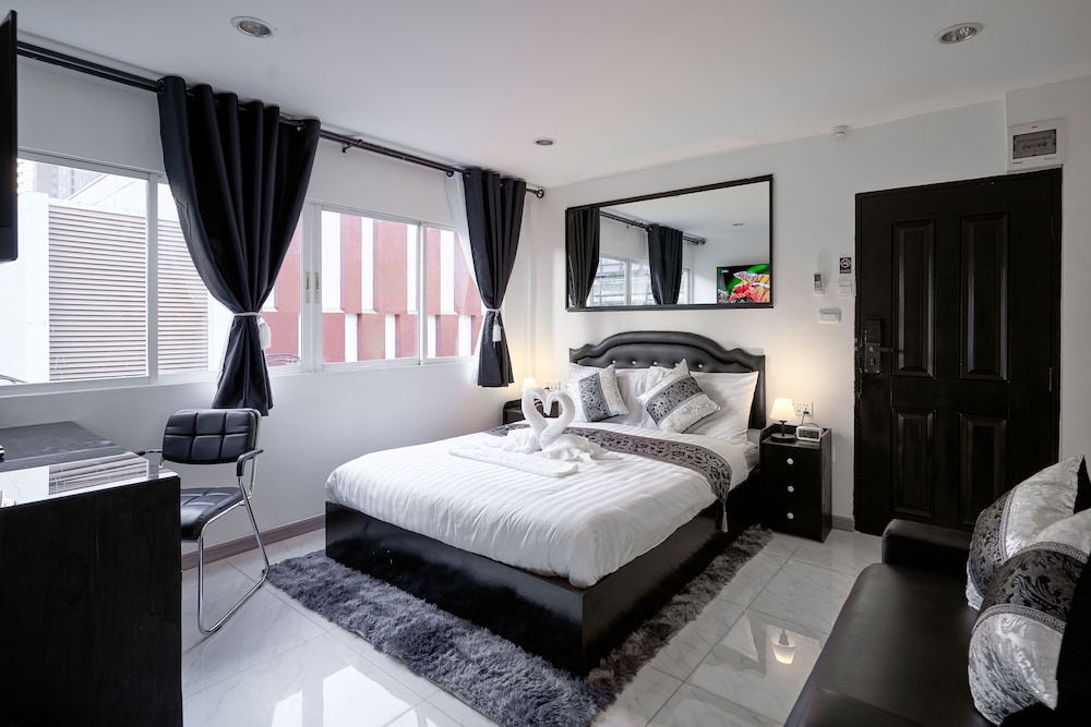 Junior Room, 1 Queen Bed, Non Smoking, City View photo 3