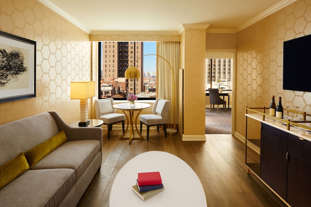 Executive Suite, City View photo 2
