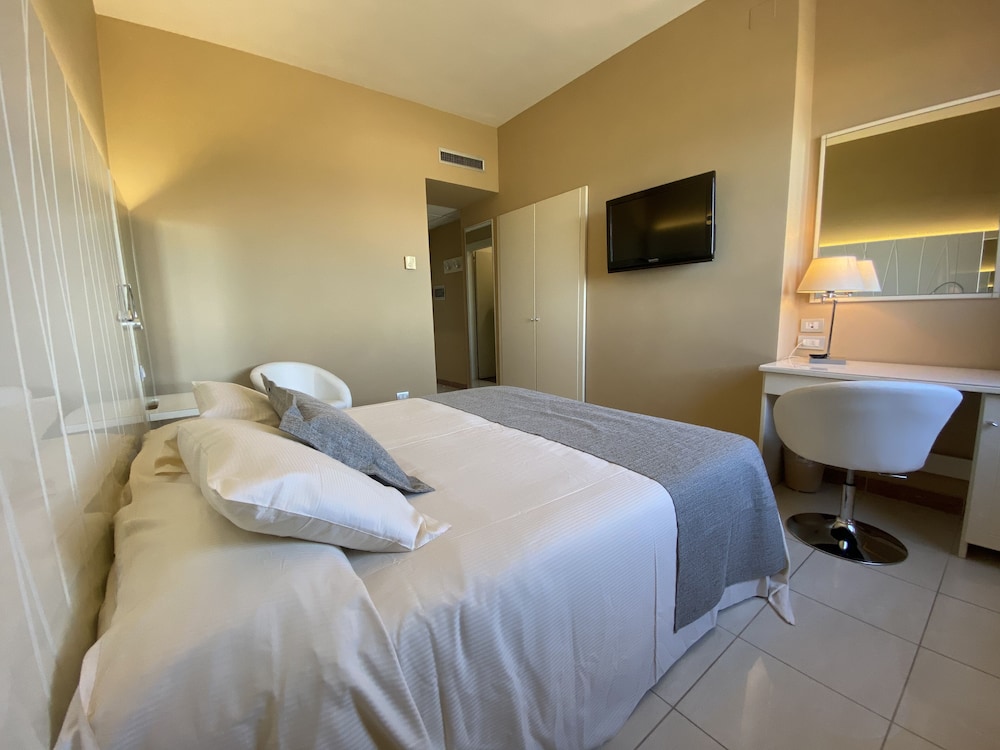 Superior Double or Twin Room, Sea View - Photo 4