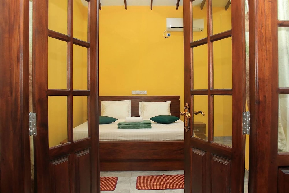 Standard Room, 1 King Bed photo 2