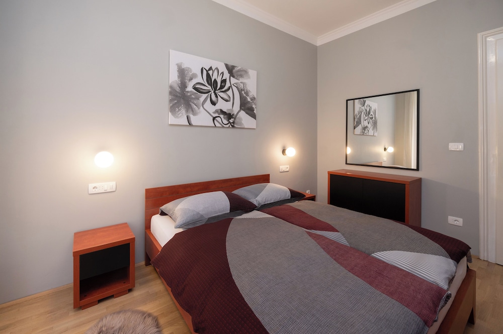 One - Bedroom Apartment with Park View photo 3