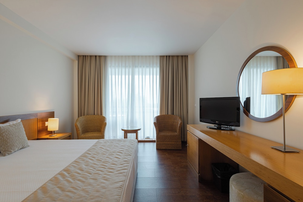 Superior Double or Twin Room, City View photo 2