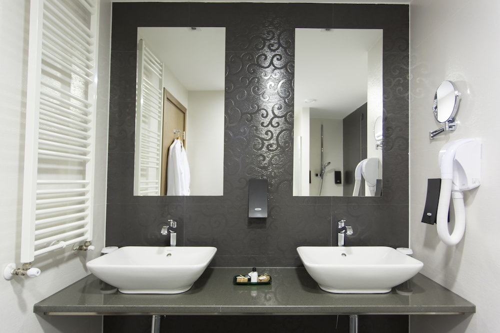 Standard Double Or Twin Room - Photo 2