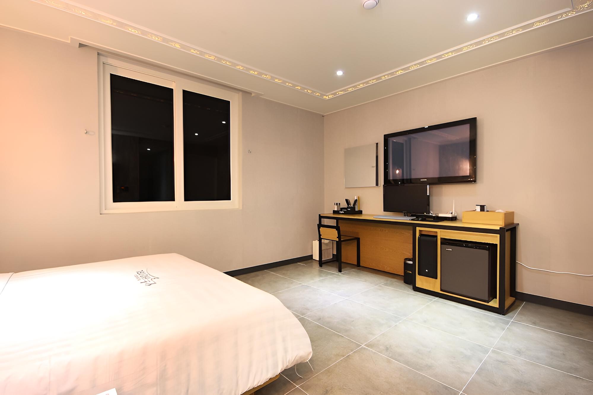Room (Special Room) - Photo 9